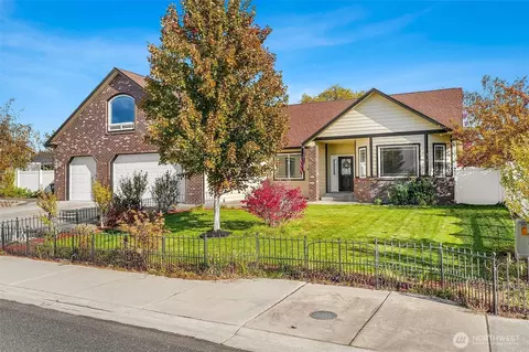 407 S Sand Dunes Rd, Moses Lake, WA 98837