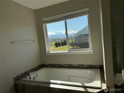 482 Sigrist Dr E, Enumclaw, WA 98022 photo 27