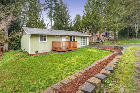 8095 NE Seawind Ave, Poulsbo, WA 98370