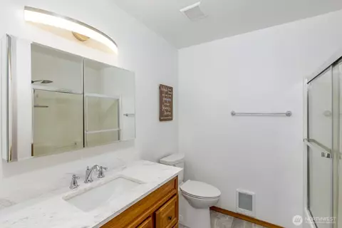 Bath - 7618 Rainier Dr, Everett, WA 98203 photo 1 of 2