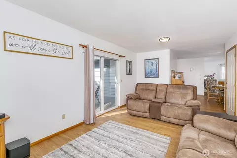 Living - 7618 Rainier Dr, Everett, WA 98203 photo 3 of 3