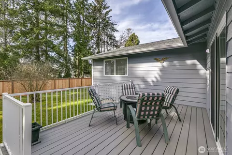 Exterior - 7618 Rainier Dr, Everett, WA 98203 photo 4 of 12