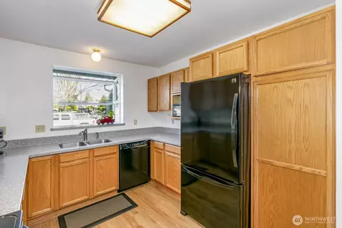 Kitchen - 7618 Rainier Dr, Everett, WA 98203 photo 2 of 4