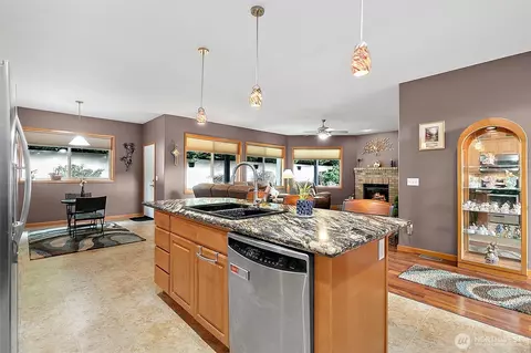 Kitchen - 14815 155th Street Ct E, Orting, WA 98360 photo 3 of 4