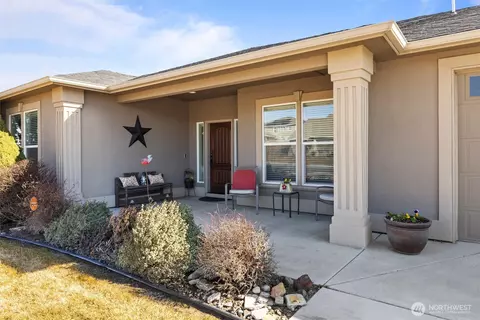 4806 Indian Ridge Dr, Pasco, WA 99301