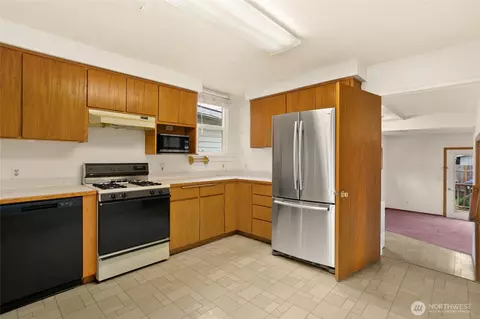 Kitchen - 2108 Colby Ave, Everett, WA 98201 photo 3 of 4