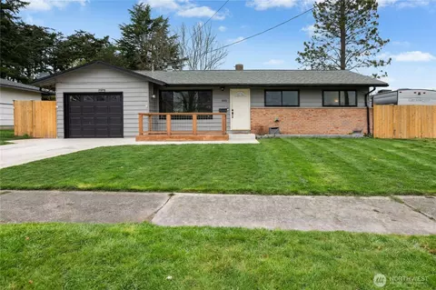 352 SW 8th Ave, Oak Harbor, WA 98277