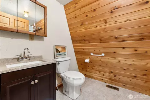 Bath - 222 W Joyner Dr, Cusick, WA 99119 photo 1 of 2