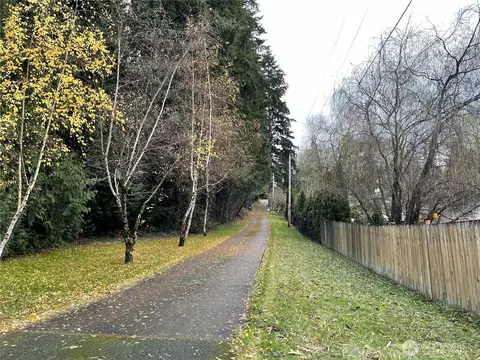 18335 NE 24th St, Redmond, WA 98052