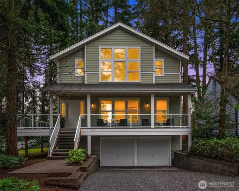833 NE 127th St, Seattle, WA 98125