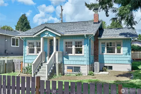 916 N 101st St, Seattle, WA 98133