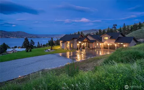 164 Tonalite Ln, Chelan, WA 98816