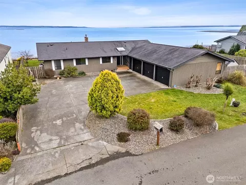 614 Chinook Ave SE, Ocean Shores, WA 98569