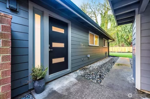 2521 NE 178th St, Lake Forest Park, WA 98155