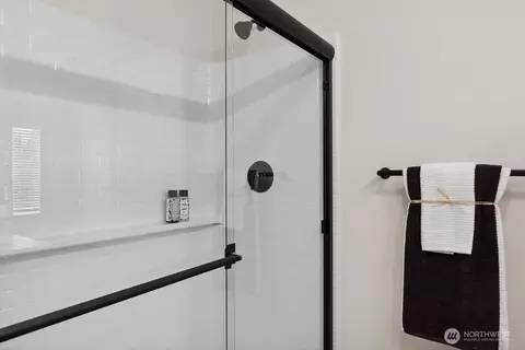 Bath - 16124 Cascadian Way #H5, Bothell, WA 98012 photo 3 of 4