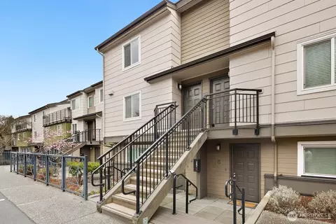 15827 Leary Way NE #211, Redmond, WA 98052