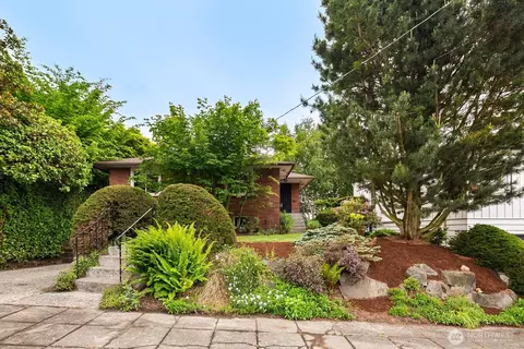 2811 W Howe St, Seattle, WA 98199