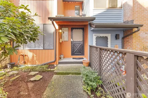 1801 Evergreen Park Ct SW #9, Olympia, WA 98502