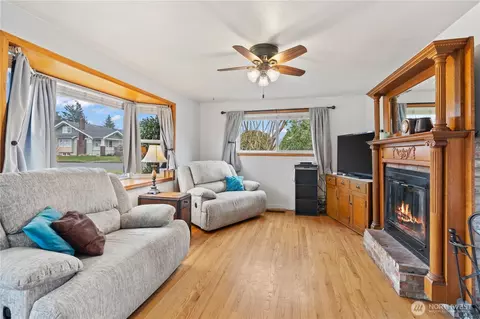 1808 Washington Ave, Enumclaw, WA 98022 photo 4