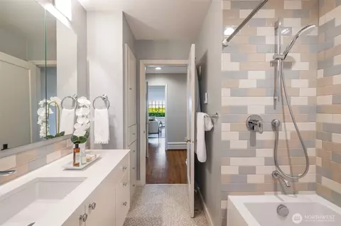 Bath - 2104 16th Ave E, Seattle, WA 98112 photo 2 of 3