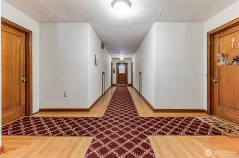 4235 Brooklyn Ave NE #402, Seattle, WA 98105