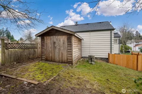 Exterior - 6901 Lower Ridge Rd, Everett, WA 98203 photo 8 of 8