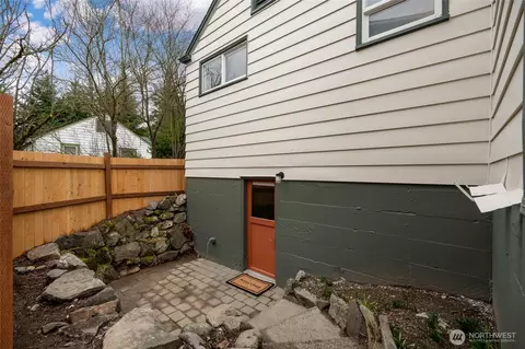 Exterior - 6901 Lower Ridge Rd, Everett, WA 98203 photo 7 of 8