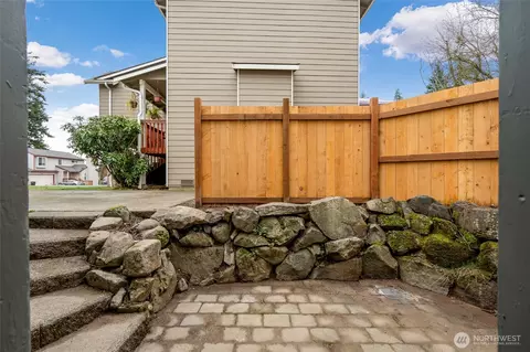 Exterior - 6901 Lower Ridge Rd, Everett, WA 98203 photo 6 of 8