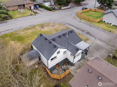 View/Area - 6901 Lower Ridge Rd, Everett, WA 98203 photo 2 of 6