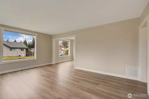 Living - 6901 Lower Ridge Rd, Everett, WA 98203 photo 2 of 5