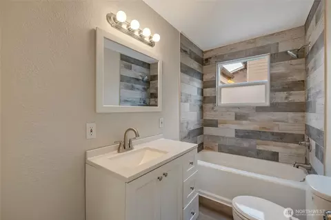 Bath - 6901 Lower Ridge Rd, Everett, WA 98203 photo 1 of 1