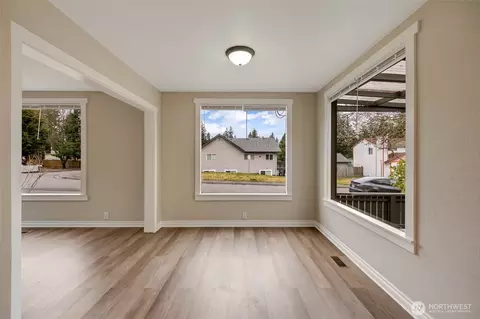 Living - 6901 Lower Ridge Rd, Everett, WA 98203 photo 4 of 5