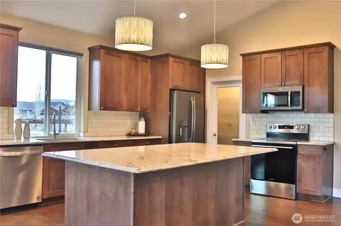 Kitchen - 72 Sandness Ct, Sequim, WA 98382 photo 3 of 3