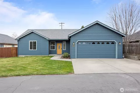 218 NE Flowers Ln, College Place, WA 99324