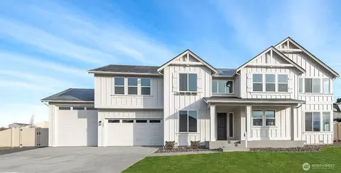 1581 S Kelvin Ct, East Wenatchee, WA 98802