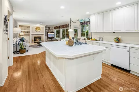 Kitchen - 15624 32nd Ave SE, Mill Creek, WA 98012 photo 3 of 4