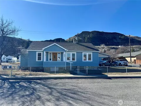 400 Roosevelt Dr, Grand Coulee, WA 99133