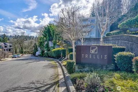 2978 76th SE #104, Mercer Island, WA 98040