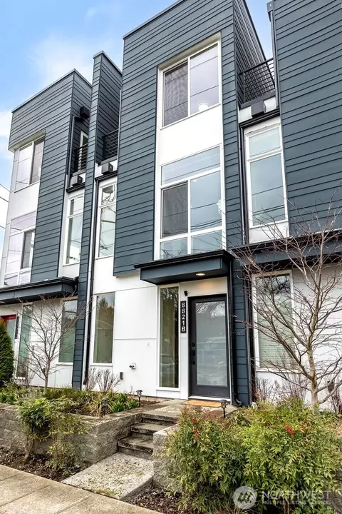 8821 9th Ave SW #B, Seattle, WA 98106