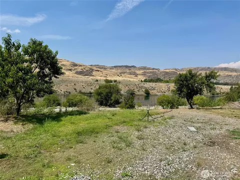 18 Pine Dr, Coulee Dam, WA 99116