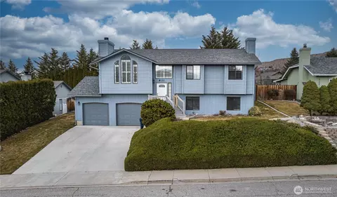 821 12th St NE, East Wenatchee, WA 98802