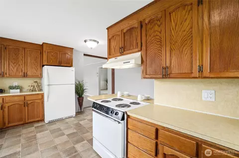 Kitchen - 16410 92nd St E, Sumner, WA 98390 photo 7 of 7