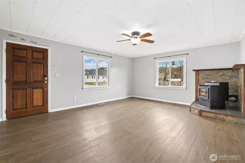 Living - 16410 92nd St E, Sumner, WA 98390 photo 2 of 5