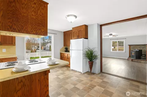 Kitchen - 16410 92nd St E, Sumner, WA 98390 photo 4 of 7