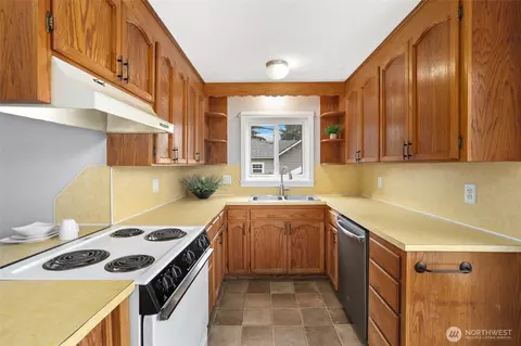 Kitchen - 16410 92nd St E, Sumner, WA 98390 photo 3 of 7