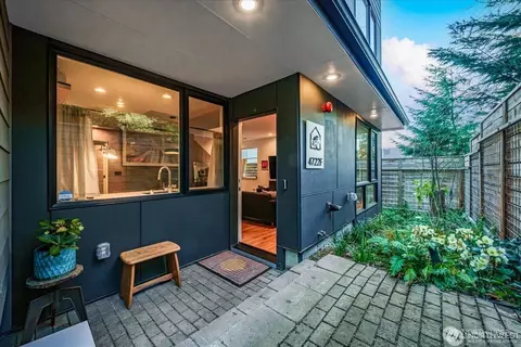 4722 38th Ave S #F, Seattle, WA 98118