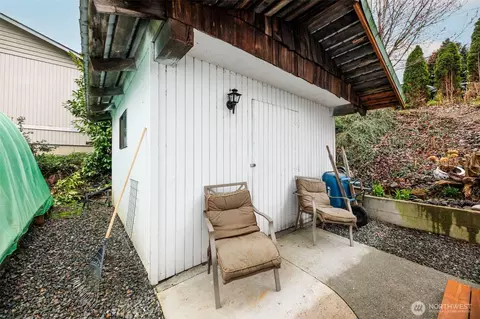 Exterior - 4701 S 3rd Ave, Everett, WA 98203 photo 8 of 10