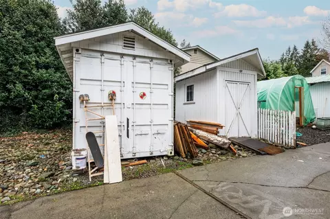 Exterior - 4701 S 3rd Ave, Everett, WA 98203 photo 9 of 10