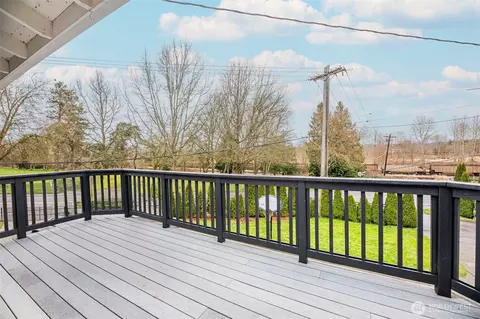 Exterior - 4701 S 3rd Ave, Everett, WA 98203 photo 4 of 10