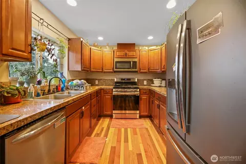 Kitchen - 4701 S 3rd Ave, Everett, WA 98203 photo 2 of 3